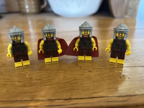 LEGO Series 10 Collectible 4x Minifigure Roman Commander - Retired