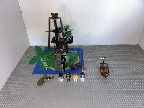 Lego 6270  Pirates I Forbidden Island Complete Set Minifigures