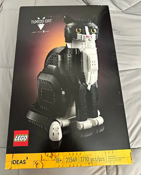 LEGO Ideas Tuxedo Cat 21349 Building Set 1710 pcs 18+ Box Plastic Cat