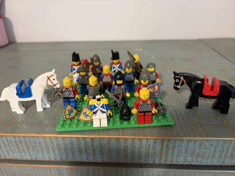 LEGO Castle Minifigs 14 Dragon, Lion Knights Red Blue Coat Vintage Horses Helmet
