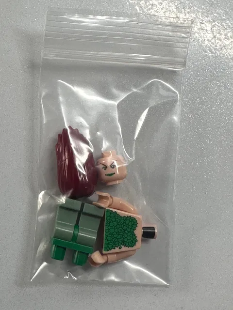 Lego Poison Ivy 7785 Arkham Asylum Batman Minifigure NEW (Never Assembled)