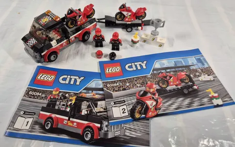 Lego City #60084 Racing Bike Transporter 2015 - 100% Complete with Instructions