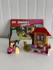 RETIRED LEGO Juniors: Snow White's Forest Cottage (10738)
