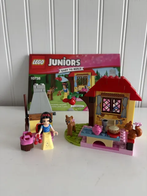 RETIRED LEGO Juniors: Snow White's Forest Cottage (10738)