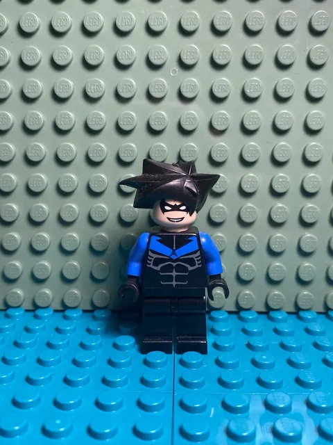 LEGO Nightwing Minifigure