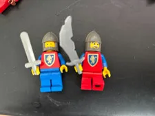 LEGO Lion Soldiers Knight Minifigures  Castle lot of 2