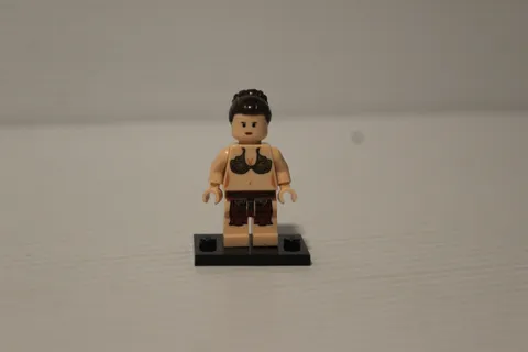 Lego Star Wars Princess Leia Jabba Slave Outfit, incorrect hair