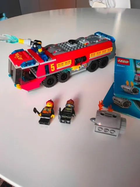 LEGO City 60061 Airport Fire Truck COMPLETE+INSTRUCTIONS miss some stickers