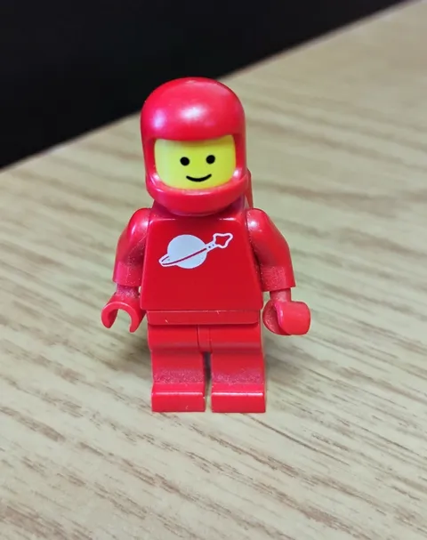Vintage LEGO Classics Space Red Spaceman sp005 Astronaut Minifigure 