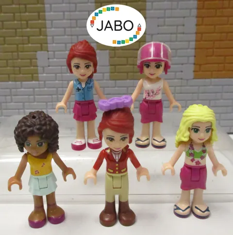 (O 15 / 11) Lego Friends 5 figures minifigures