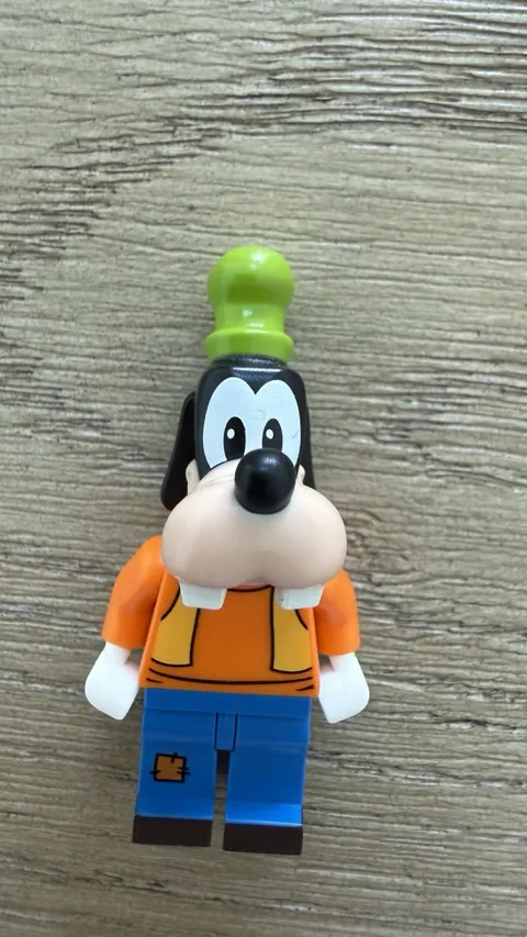 LEGO Disney Goofy Minifigure - Exclusive to Disney Train and Station set 71044