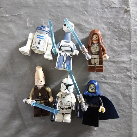 LEGO Star Wars Minifigures Lot Barriss Offee Clone Trooper Ki-Adi-Mundi R2D2 !. 