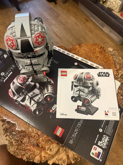 LEGO Star Wars: AT-AT Driver Helmet (75429)