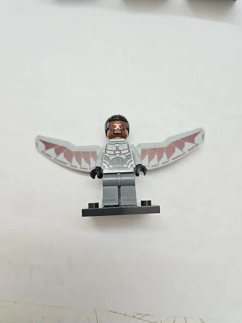 LEGO Super Heroes Falcon Light Bluish Gray Dark Red Wings SH0261 Minifigure