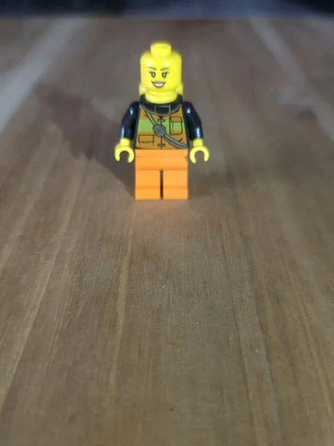 Lego Minifigure Airtank Lady Head