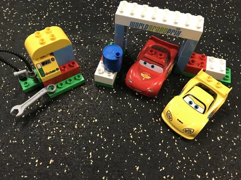 LEGO DUPLO Disney Pixar Cars Race Day 6133 set