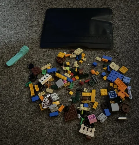 138 Piece Mixed Lot of Various Lego Pieces and 1 Lego Brick Separator