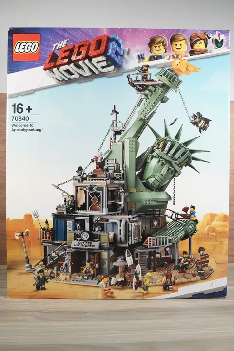 LEGO The LEGO Movie 2: Welcome to Apocalypseburg! (70840) Sealed US SELLER