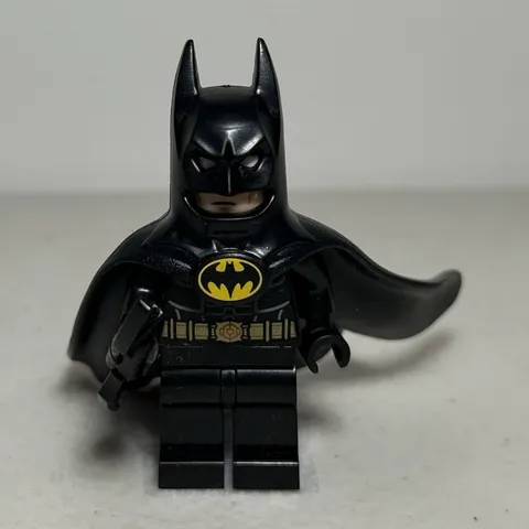 LEGO DC Batman Minifigure Black Suit w/ Cape Super Heroes Age 5+