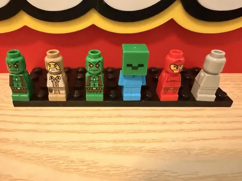 Lego Lot Of (6) Microfigures 
