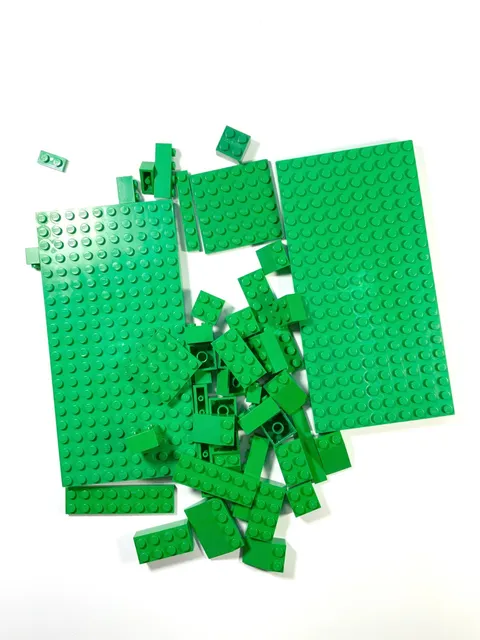 Vintage LEGO Green Bulk Lot 5oz Ships Fast!!!