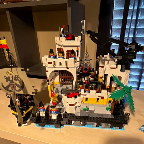 LEGO Icons Pirates Eldorado Fortress 10320 2509 pcs 18+ w/ Box, Instructions