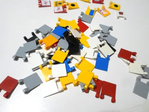 LEGO BULK LOT 60  FLAGS 2X2 SQUARE MIXED COLORS #2335 SOME DECALS