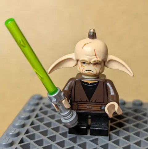 Lego star wars used minifigure Even Piell sw0392 with lightsaber