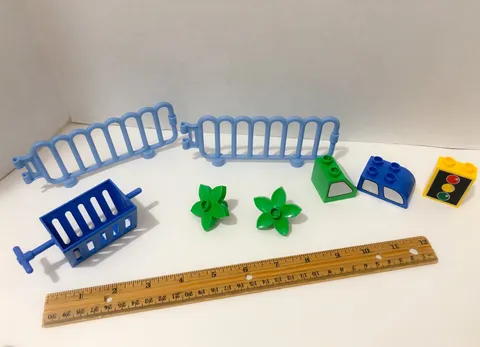 Lego Duplo Parts Lot Fence Car Stop Light 