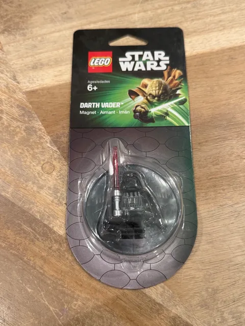 Lego Star Wars Yoda Mini Figure Magnet Darth Vader FACTORY SEALED
