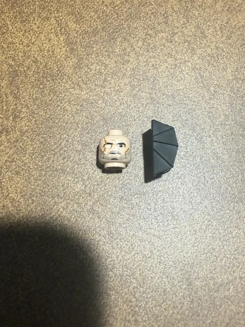 GENUINE LEGO Star Wars Minifigures Clone Commander Wolffe Head and Black Armour 
