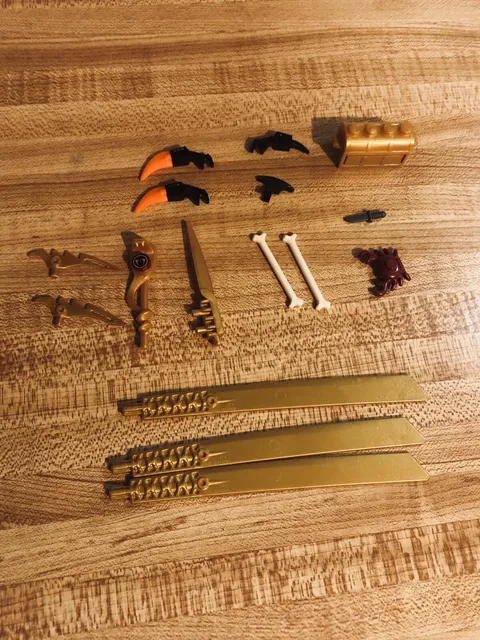 LEGO Parts 16 Piece Mix Lot Weapon Crescent Blade Treasure Box And More.