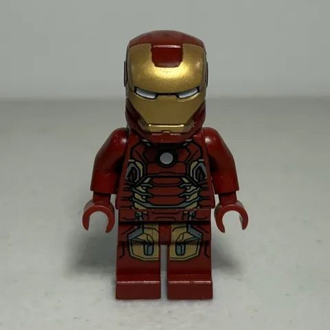 LEGO Iron Man Minifigure Red & Gold Armor Plastic Age 5+ LEGO Set Iron Man