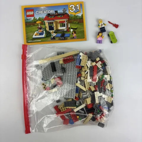 LEGO CREATOR 3-in-1 Poolside Holiday Set #31067 100% Complete With Instructions