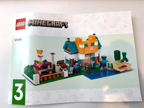 LEGO Minecraft: The Crafting Box 4.0 (21249) - Box Missing - Legos included