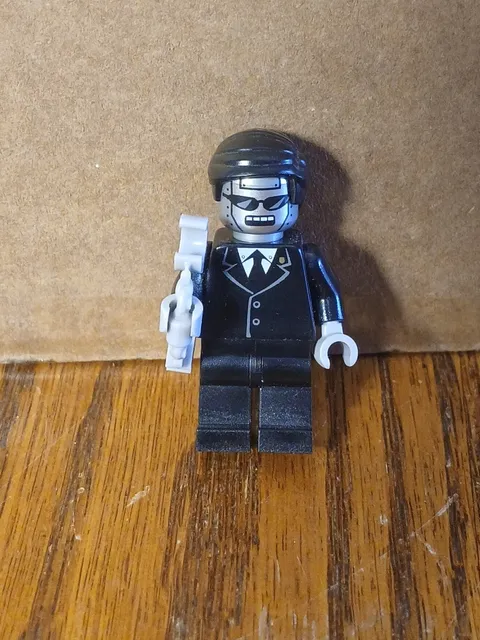 LEGO Minifigure Executron (tlm028) from The Lego Movie Set 70803