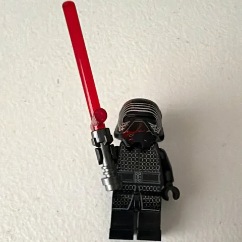 LEGO Star Wars Kylo Ren Minifigure w/ Red Lightsaber Black Plastic