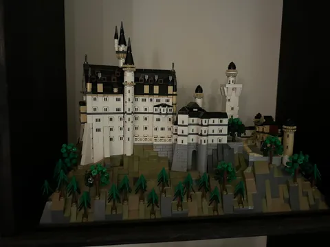 Lego 21063 Neuschwanstein Castle (complete w/instructions)