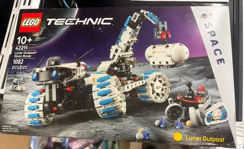 BRAND NEW! LEGO Technic Lunar Outpost Moon Rover ships from Florida 42211