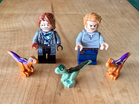 LEGO Jurassic World 76945  MiniFigure Rainn Delacourt Owen Grady 3 Dino Raptors