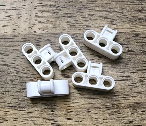LEGO White Technic Axle Pin Connector Perpendicular Triple QTY 5. Part No. 63869