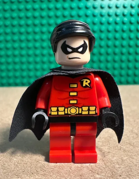 LEGO DC Super Heroes Minifigure 2012 Robin Black Cape SH0011 very nice condition