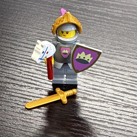 LEGO Pink Knight of the Yellow Castle Minifigure CMF 71034 Series 23 NEW LOOK