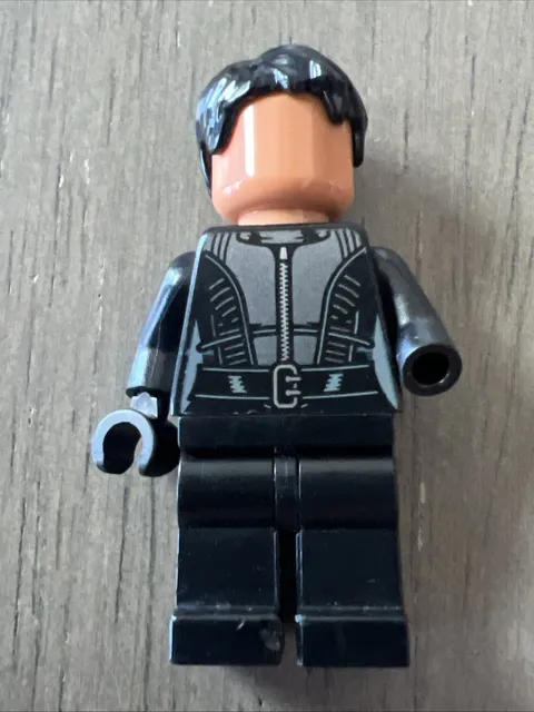 LEGO sh0788 Selina Kyle The Batman Replacement Head One Hand