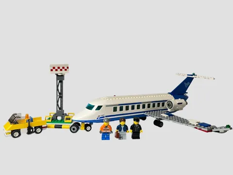 LEGO City 3181 Passenger Plane 2010 Retired Complete w/ Minifigs Manual