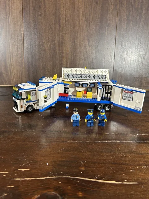 Lego 2014 City Mobile Police Unit 60044 With Mini Figures Figs