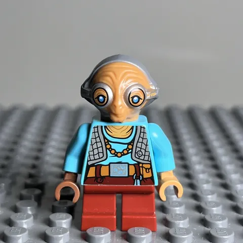 Lego Star Wars Maz Kanata Minifigure SW0703 From Set 75139 - 2V