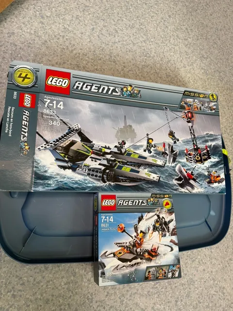 LEGO Agents Mission 4 Speedboat Rescue (8633) & Jet pack Pursuit (8631)