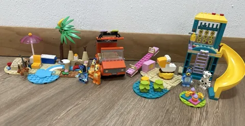 LEGO Bluey Completed 12202 beach trip, 11201 bluey playground