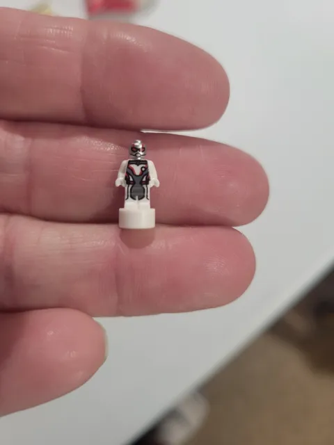 LEGO Super Heroes Minifigure White Ant-Man Statuette Quantum Suit From Set 76131